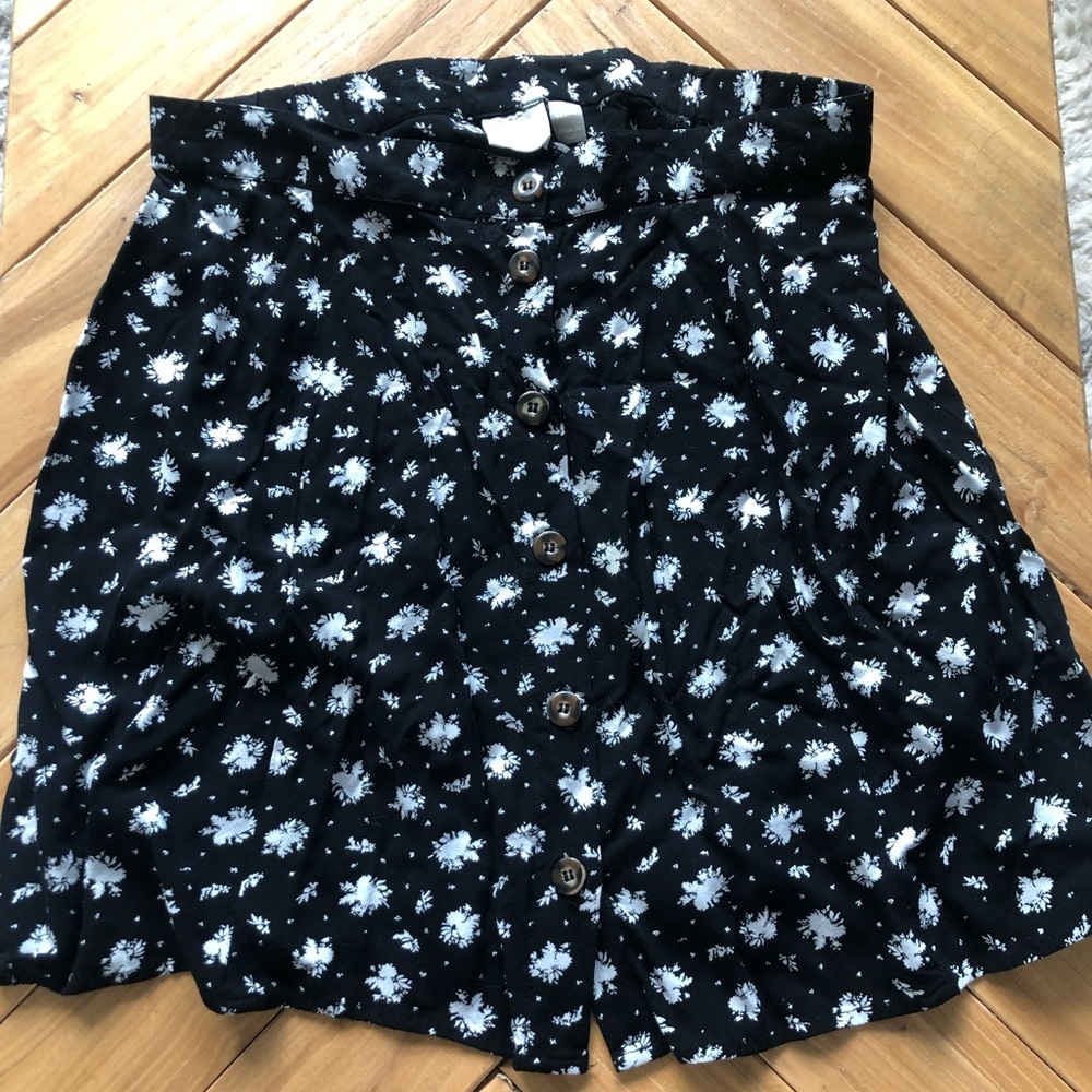 cute floral skirt with button details